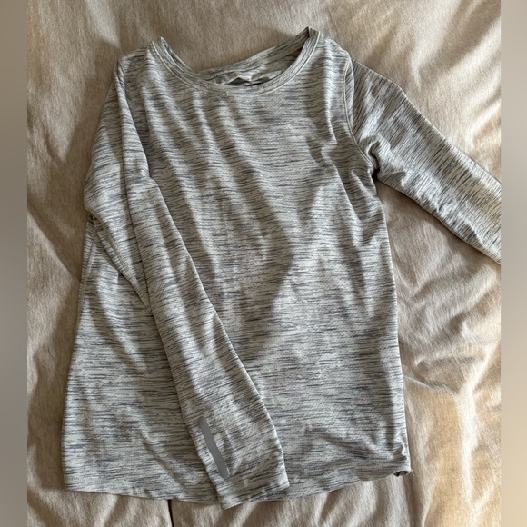 Zyia split back long sleeve shirt - Picture 1 of 3